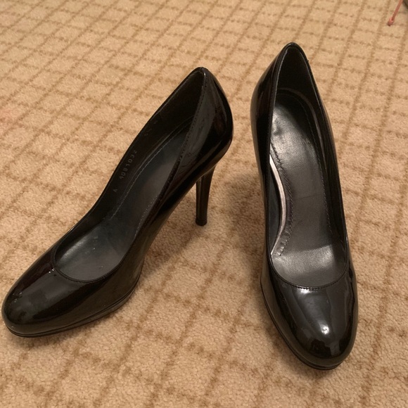 Stuart Weitzman patent leather pumps - Picture 1 of 3